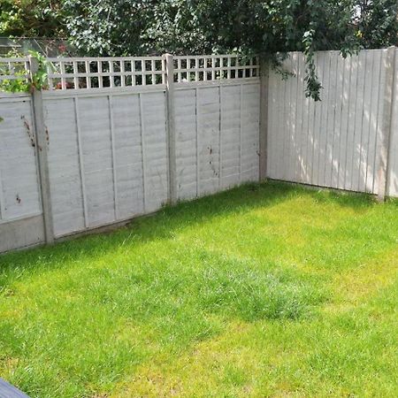 New 3 Bedrooms Flat In Ashford Near Heathrow Buitenkant foto