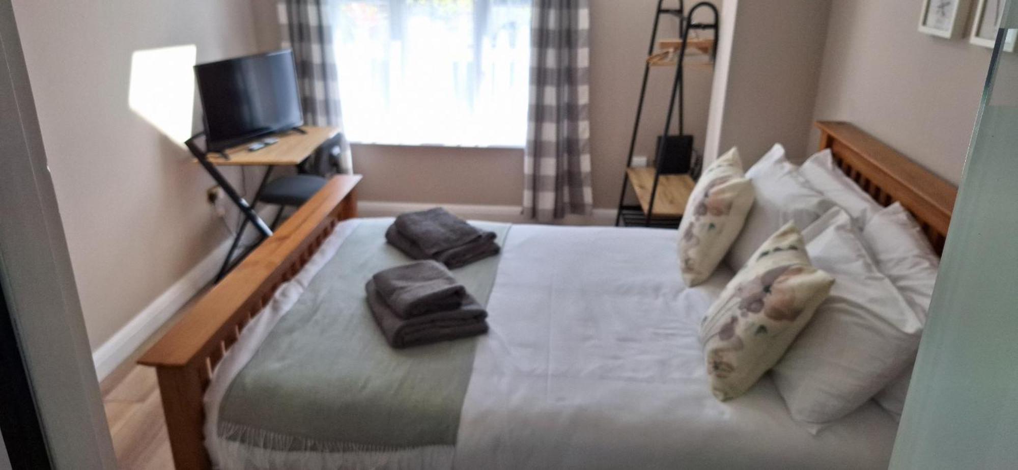 New 3 Bedrooms Flat In Ashford Near Heathrow Buitenkant foto