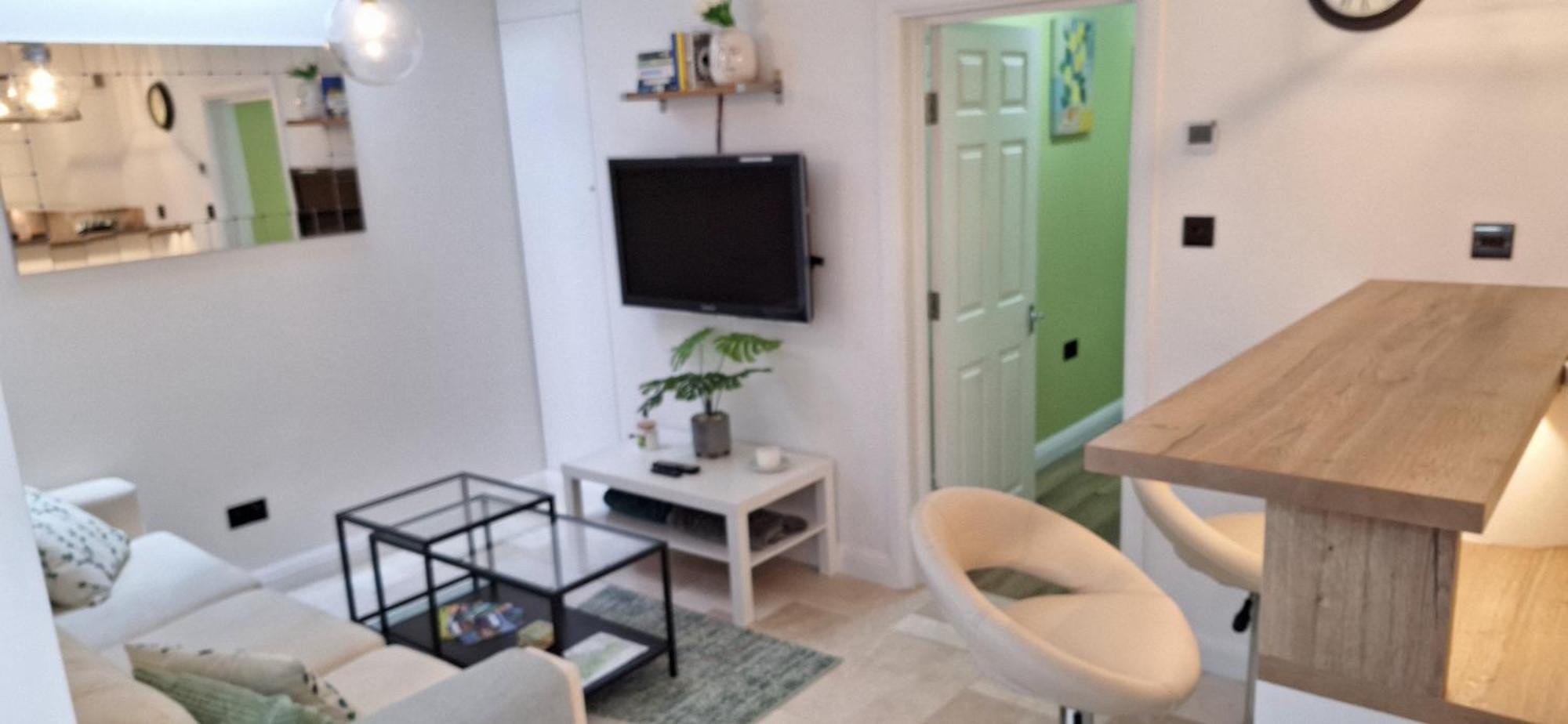 New 3 Bedrooms Flat In Ashford Near Heathrow Buitenkant foto